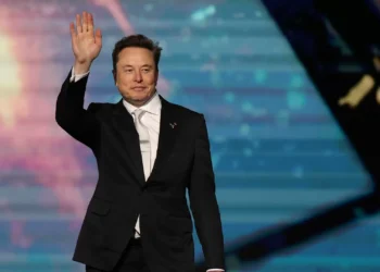 Elon Musk criou a sua própria Wikipédia, a preto e branco e com tendência a copiar