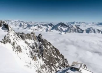 Por qué al subir una montaña y estar más cerca del Sol se siente frío en vez de calor
