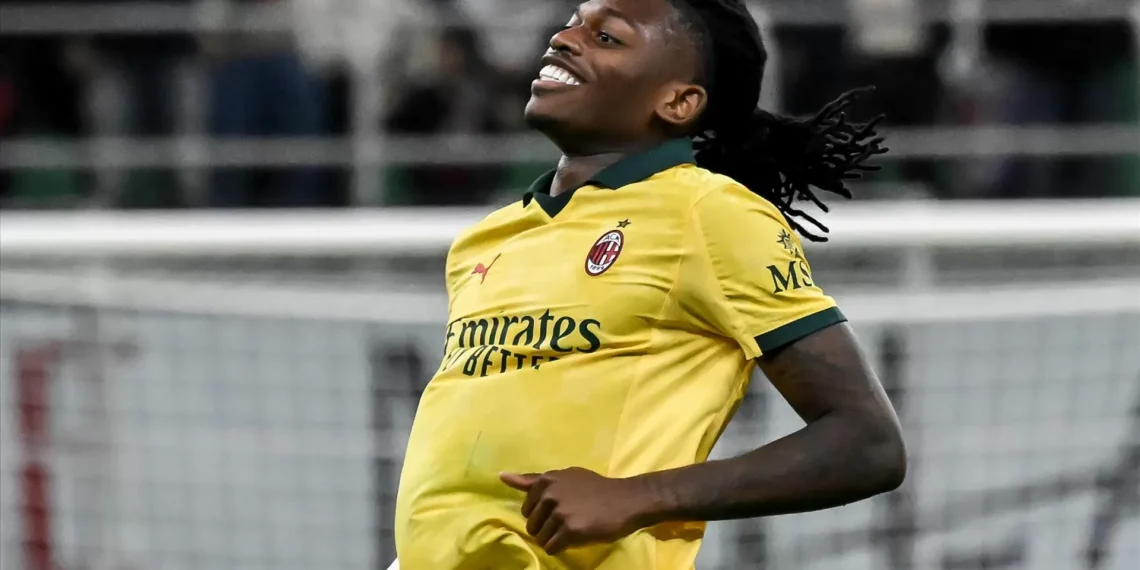 Rafael Leão bisa pelo Milan