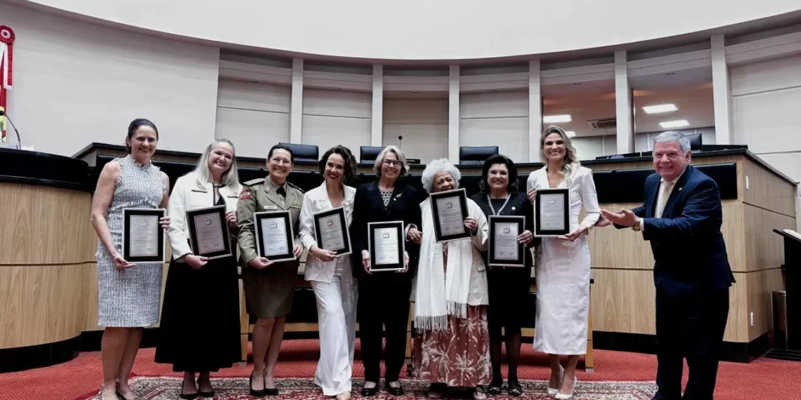 Alesc celebra protagonismo feminino homenageando oito mulheres que inspiram Santa Catarina