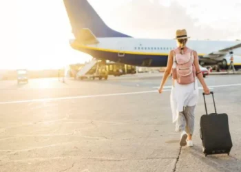 Este es el mejor momento del día para comprar vuelos baratos en Colombia, según la IA