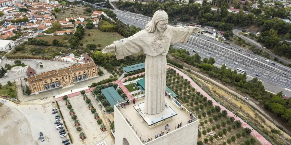 Cristo Rei vai iluminar-se de rosa para sensibilizar sobre cancro de mama