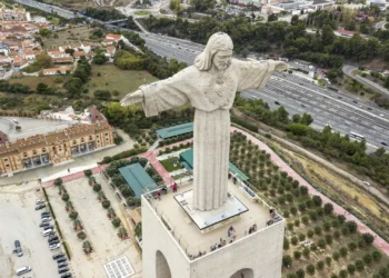 Cristo Rei vai iluminar-se de rosa para sensibilizar sobre cancro de mama