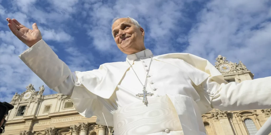 Papa elogia exemplo de “homens e mulheres autênticos” dos santos, unindo fé e luta pela justiça