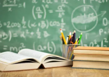 Professora é investigada em SC por suspeita de manter relações sexuais com alunos