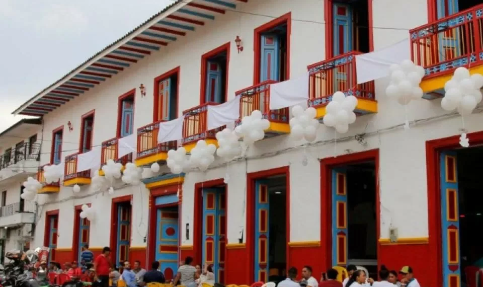 Este pueblo de Colombia parece común, pero esconde toneladas de plata bajo tierra