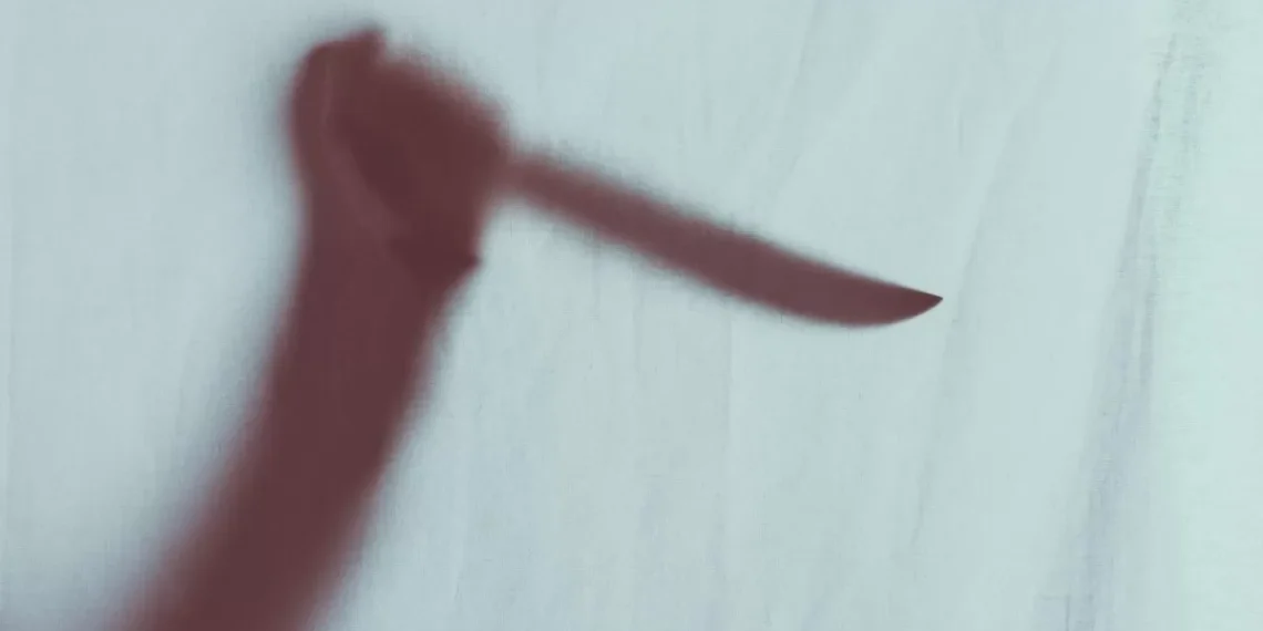 Mulher é esfaqueada após ser levada a emboscada pelo próprio companheiro, em Gaspar