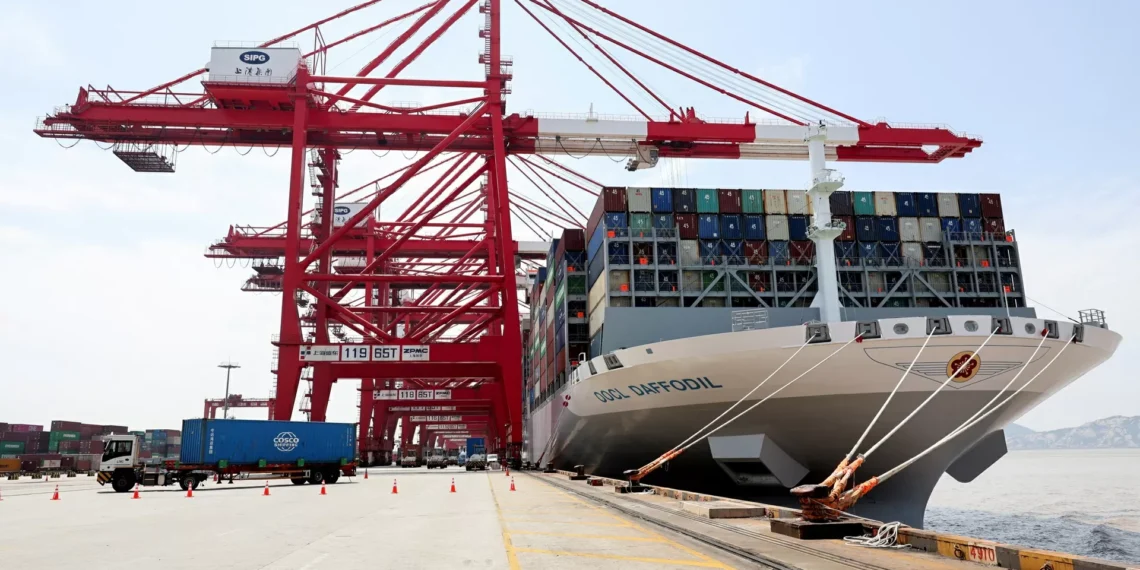 PIB da China desacelera com guerra comercial e demanda fraca destaca risco estrutural