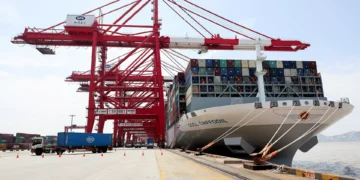 PIB da China desacelera com guerra comercial e demanda fraca destaca risco estrutural