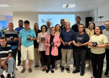 Timbó homenageia servidores com a Medalha Horácio Cristofolini em celebração ao Dia do Servidor Público
