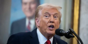 Trump pede ao Supremo que o deixe despedir dirigente de agência dos Direitos de Autor