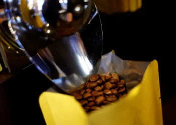 Preço do café arábica sobe 6,5% na semana; açúcar recua