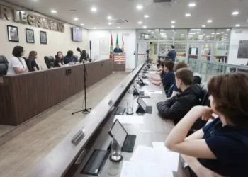 Câmara Mirim de Blumenau destaca educação, prevenção à saúde e cidadania em 13ª sessão ordinária