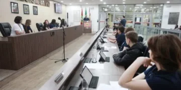 Câmara Mirim de Blumenau destaca educação, prevenção à saúde e cidadania em 13ª sessão ordinária