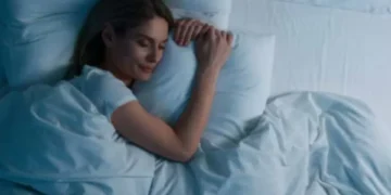 ¿Por qué dormir seis horas puede ser más reparador que dormir ocho?