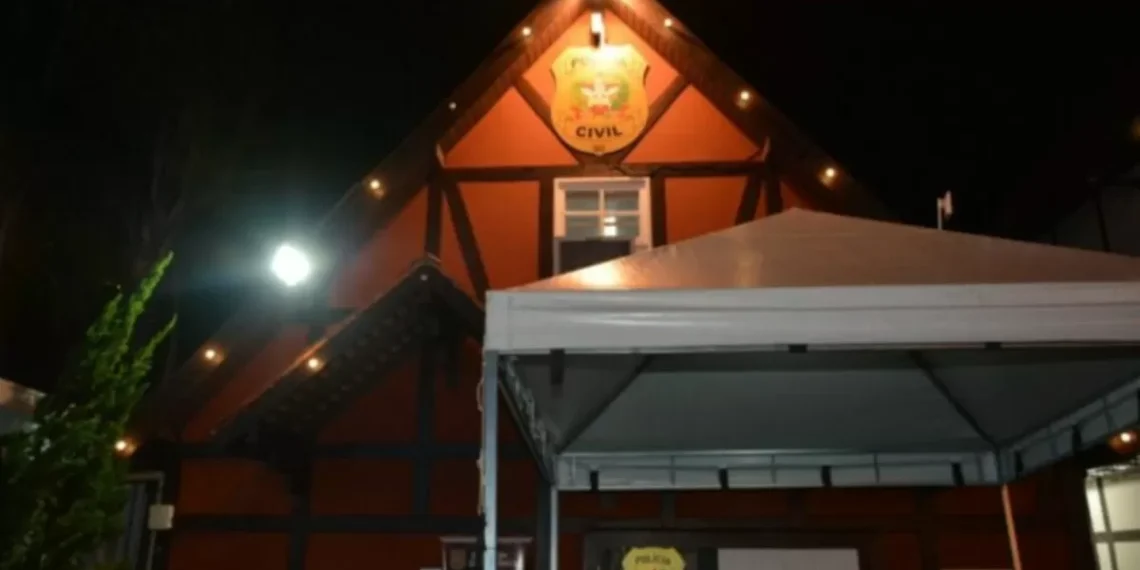 Funcionários da Oktoberfest, em Blumenau, furtam celular durante evento