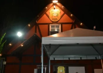 Funcionários da Oktoberfest, em Blumenau, furtam celular durante evento