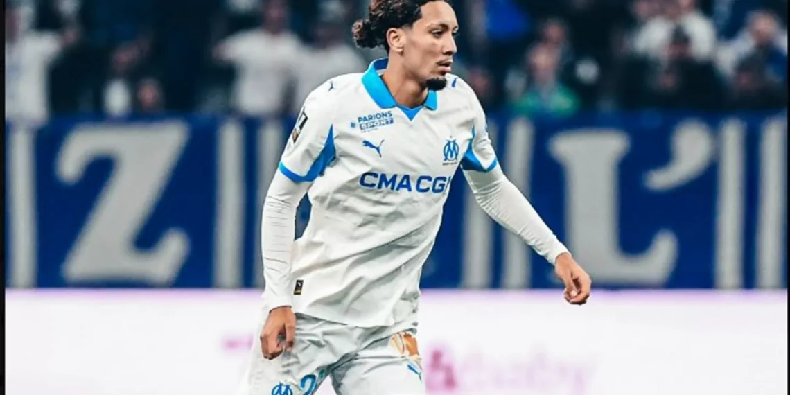 Susto. Jogador colapsa em campo