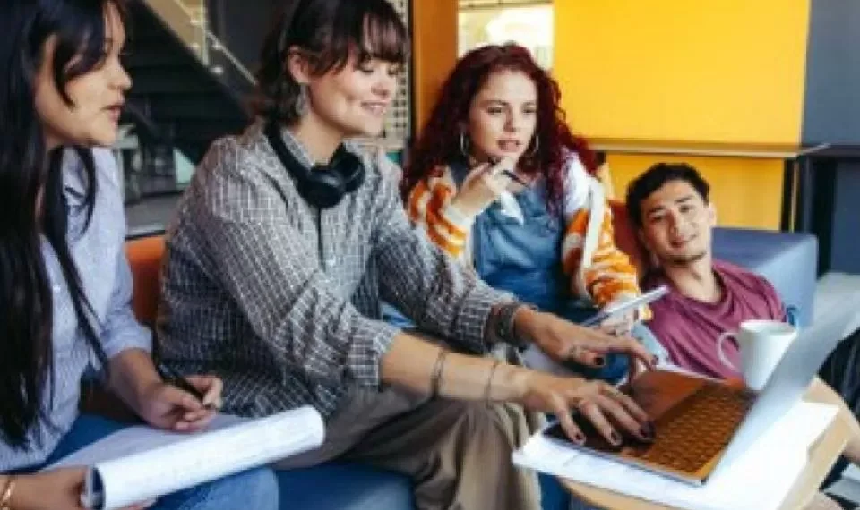 Cuáles son las carreras que muy pocos eligen estudiar en Colombia, según la IA