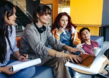 Cuáles son las carreras que muy pocos eligen estudiar en Colombia, según la IA