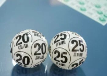 El hombre que casi se desmaya al saber que ganó la lotería por segunda vez en el año