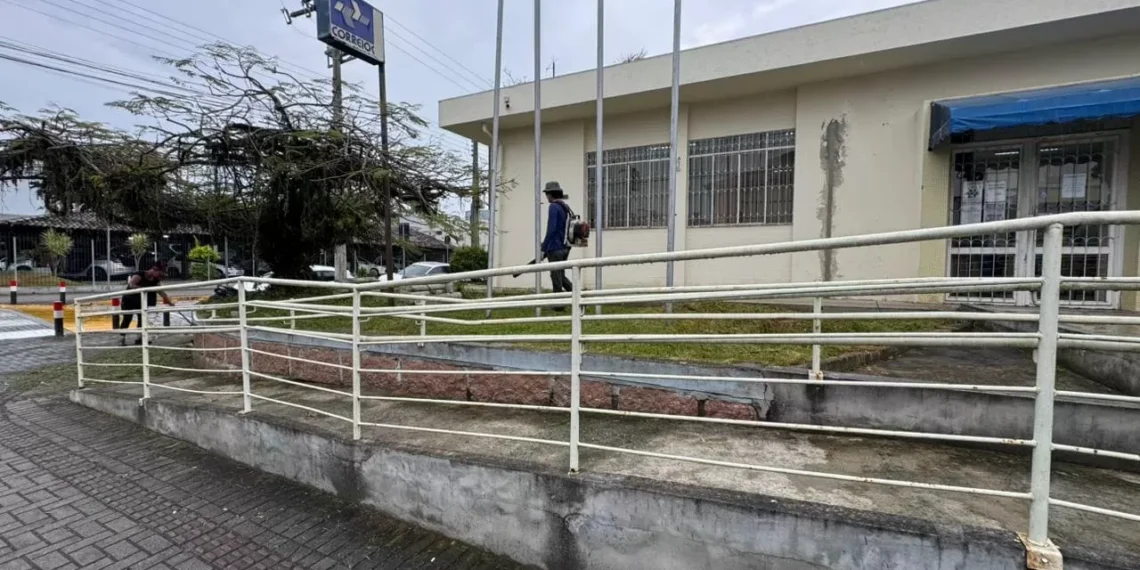 Prefeitura de Timbó dá cara nova aos Correios com ação de limpeza e manutenção