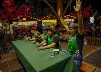 Rollmops vira estrela da 40ª Oktoberfest Blumenau em concurso de comedores