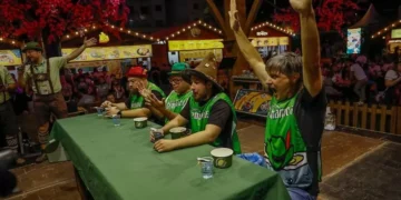Rollmops vira estrela da 40ª Oktoberfest Blumenau em concurso de comedores