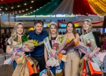 Mariléia Trento Faggiani é coroada rainha da Festa das Tradições de Benedito Novo 2026