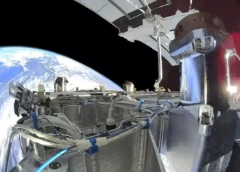 Satélites espiões dos EUA emitem sinais fora do padrão e geram alerta internacional