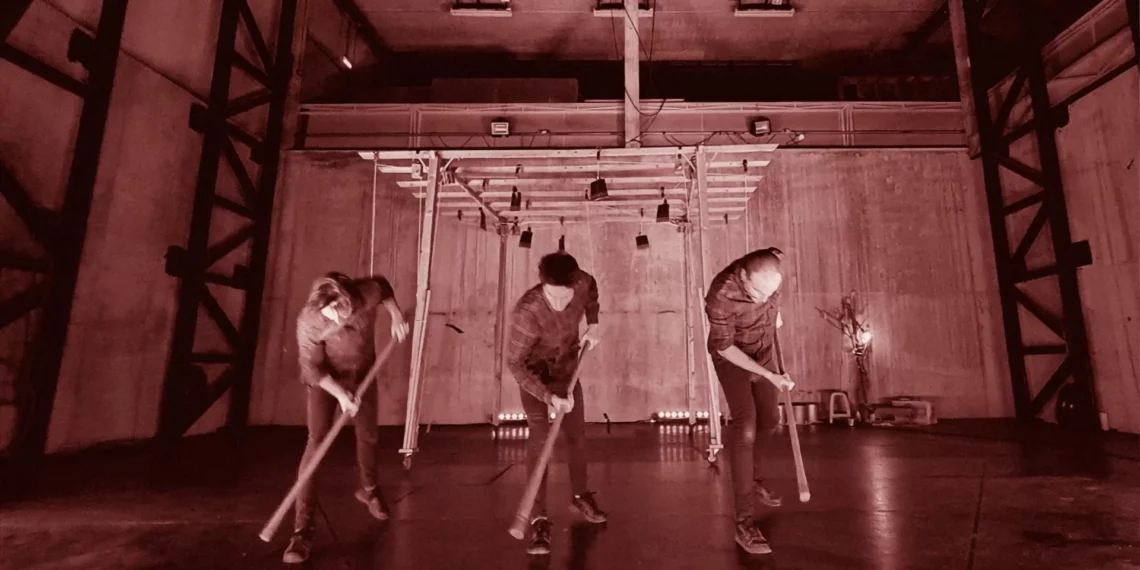 Erva Daninha celebra 20 anos com Mostra Estufa e lançamento de livro