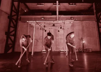 Erva Daninha celebra 20 anos com Mostra Estufa e lançamento de livro