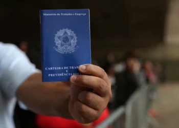 Taxa de desemprego repete mínima histórica. Atingimos o piso ou dá para melhorar?