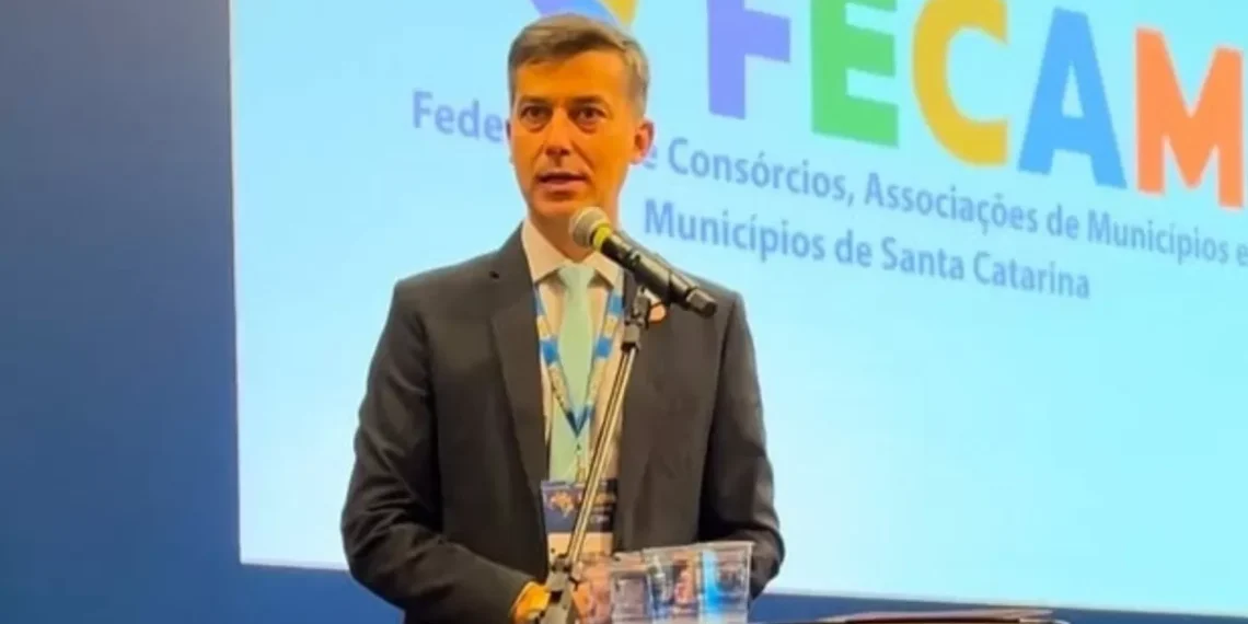 Ex-prefeito de Gaspar vira réu por supostamente usar vídeos da prefeitura para se promover