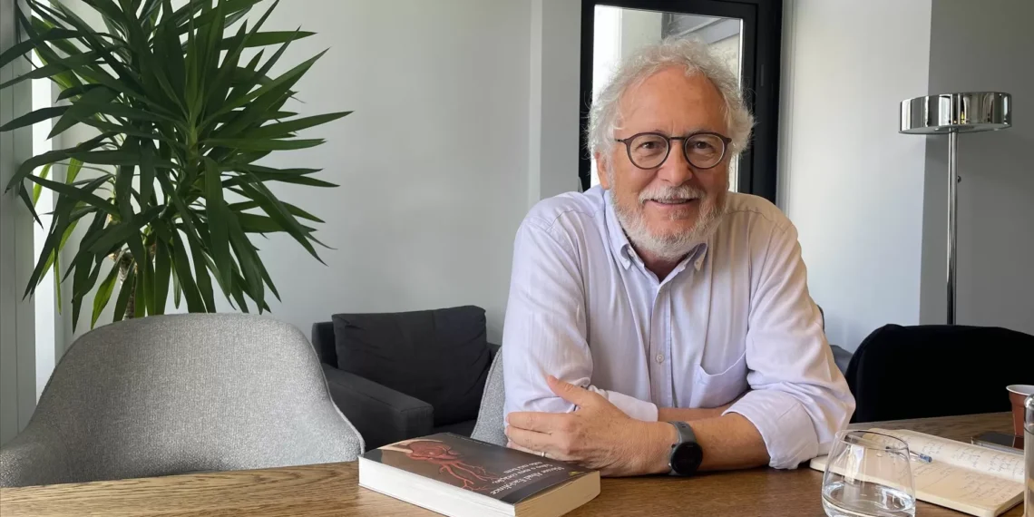 Faciolince escreveu o livro que mais lhe custou depois de sobreviver a ataque de míssil na Ucrânia