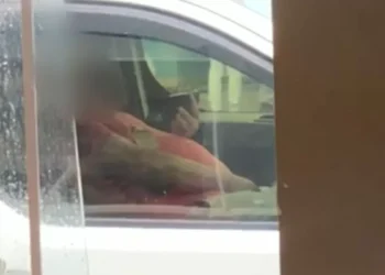 Servidor afastado diz que vídeo em que parece cometer ato obsceno foi mal-entendido por problema íntimo