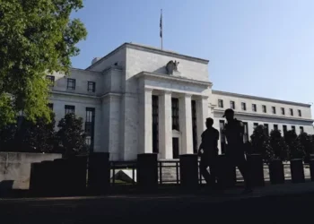 Williams eleva chance de corte pelo Fed, mas defensores de política rígida permanecem