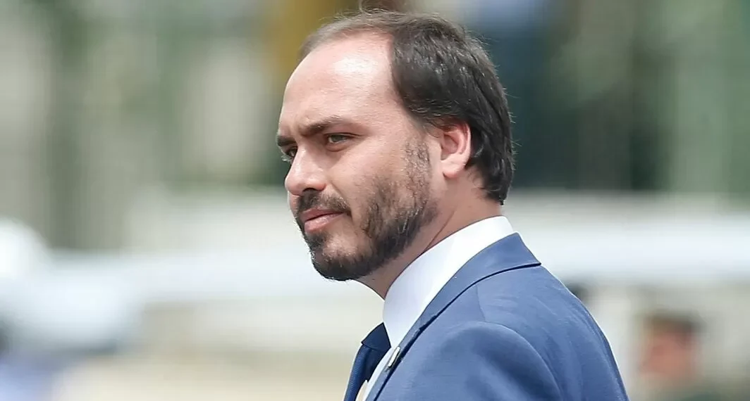 “Não é uma simples escolha”: Carlos Bolsonaro confirma pré-candidatura ao Senado por Santa Catarina