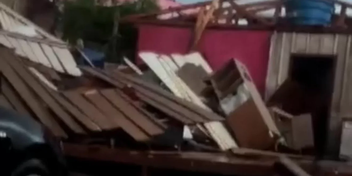 “Perdemos tudo”, grita mulher em desespero ao ver a casa destruída pelo tornado no Paraná