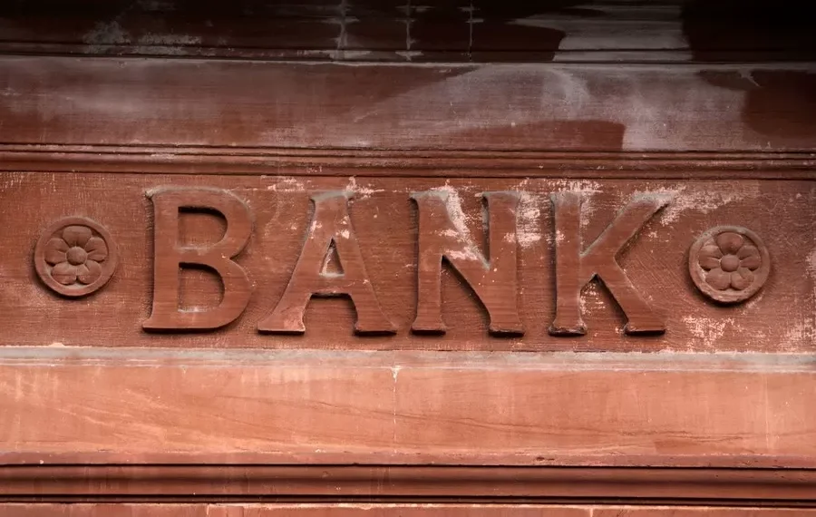 Quais as diferenças entre bancos múltiplos, médios e digitais? 