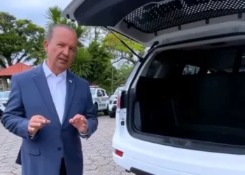 “Porta-malas será maior para caber mais ‘vítimas da sociedade’”: governador anuncia novas viaturas e motos para reforço policial em SC