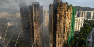 Três homens detidos por suspeita de homicídio no incêndio em Hong Kong