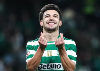 Pedro Gonçalves eleito melhor médio de setembro e outubro