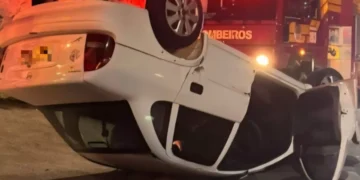 Motorista perde o controle e atinge carros estacionados em frente a igreja em Blumenau
