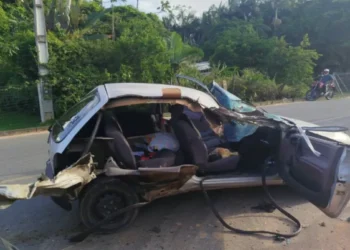 Carro e caminhão colidem em Timbó e motorista escapa com ferimentos leves