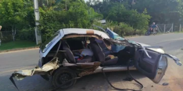 Carro e caminhão colidem em Timbó e motorista escapa com ferimentos leves