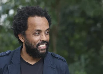 Carlos Bunga abre um “Beijódromo” no Jardim da Gulbenkian