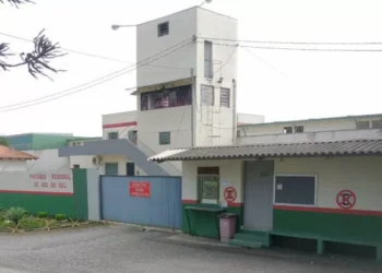 Presídio de Rio do Sul enfrenta superlotação e transfere 80 detentos para Blumenau e Indaial
