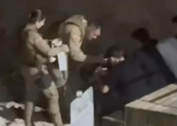 Multa à beira-mar: jovens flagrados fumando maconha em SC são autuados em R$ 1.518