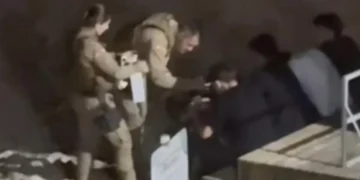 Multa à beira-mar: jovens flagrados fumando maconha em SC são autuados em R$ 1.518